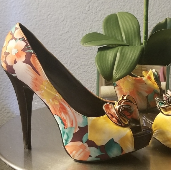 QUPID STILETTO PLATFORM HEELS SIZE 8 - Picture 9 of 12